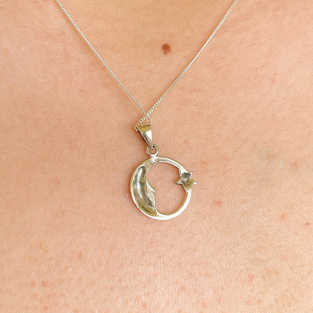 THE MOON & SHOOTING STAR