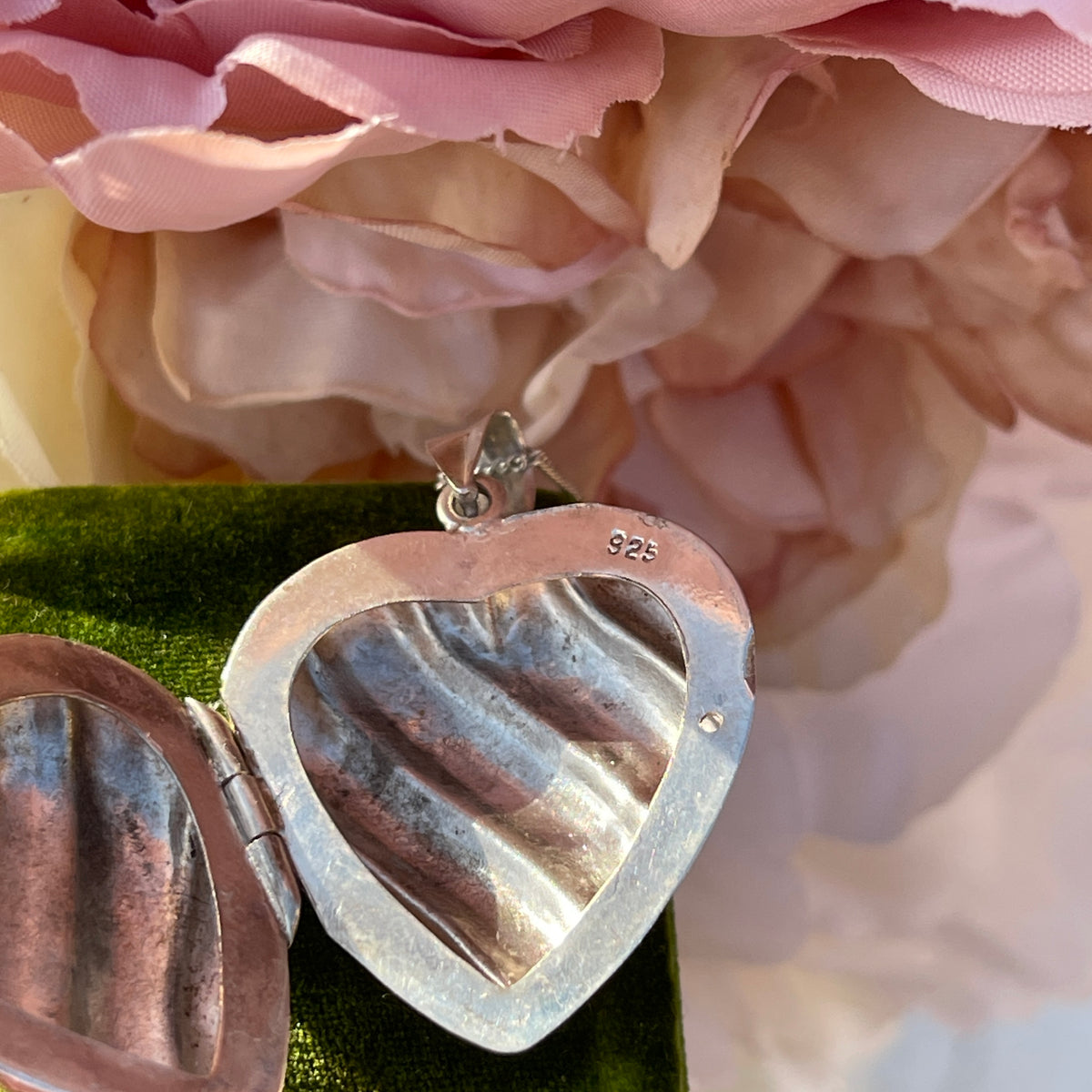 Vintage Sterling Silver Fluted Puffy Heart Locket