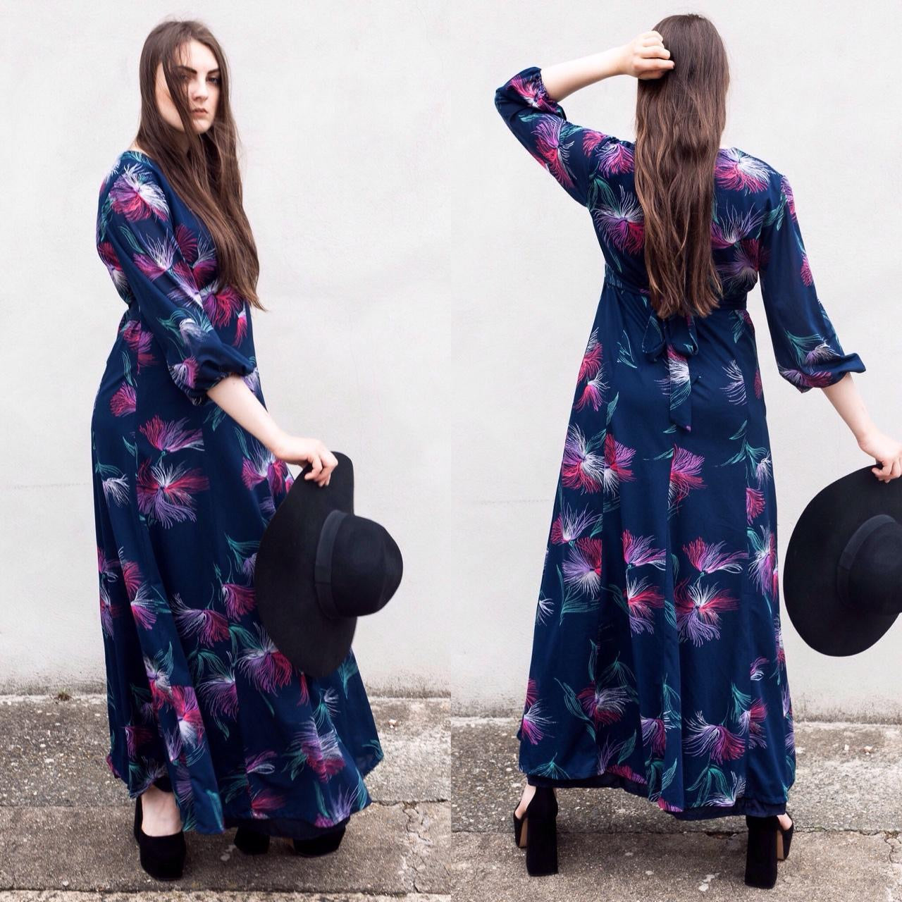 THE FEATHER BOUQUET Vintage 70s 1970s feather print maxi dress
