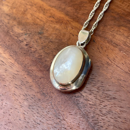 Unreleased: Vintage Sterling Silver Small Mother Of Pearl Locket
