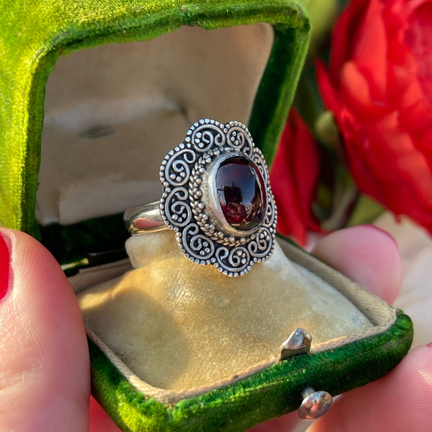Sterling Silver Ornate Garnet Red Stone Ring Q