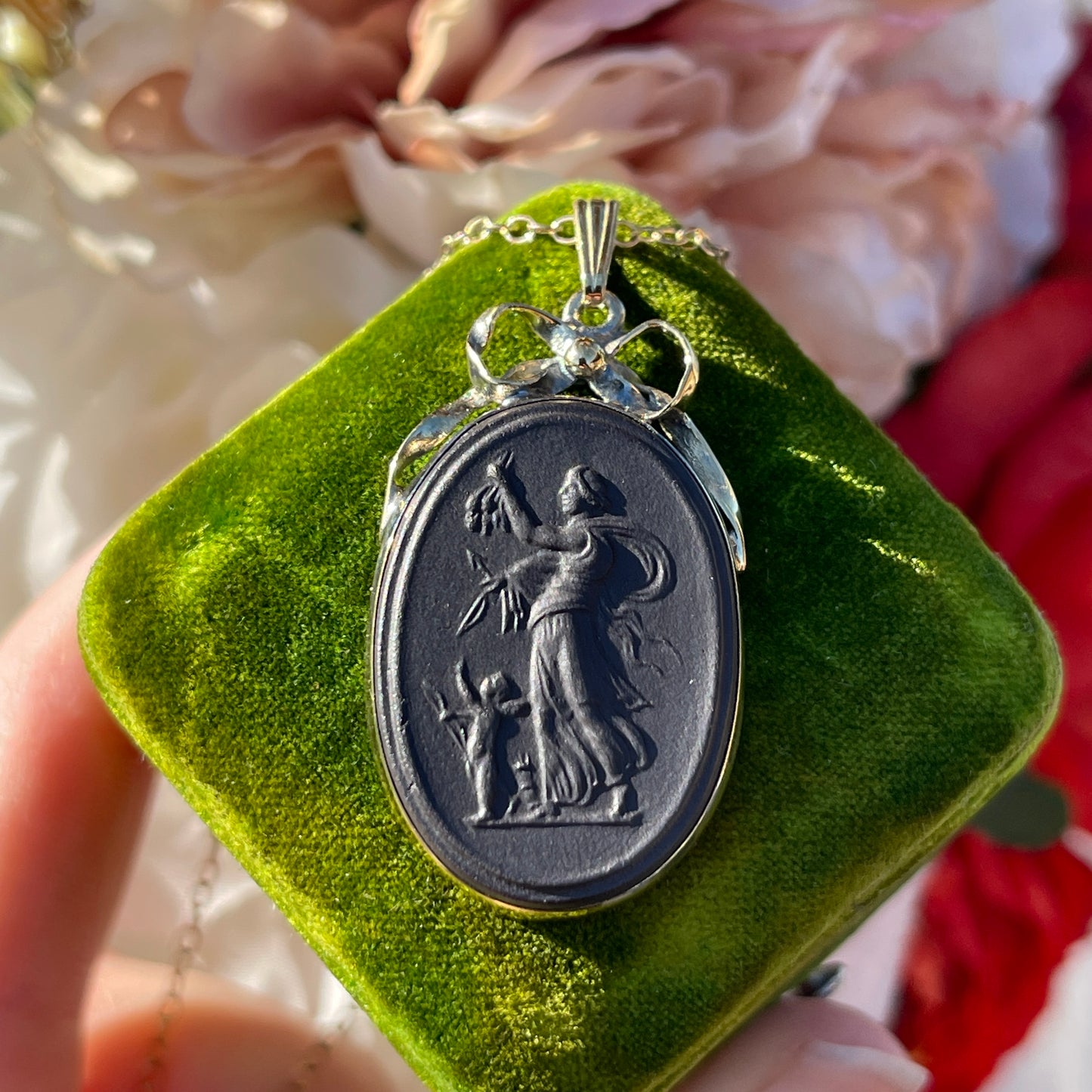 Vintage Sterling Silver Gold Venus & Cupid Basalt Cameo Necklace Wedgwood