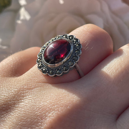 Art Deco Sterling Silver Cabochon Red Glass ring Marcasite Oval N 5g