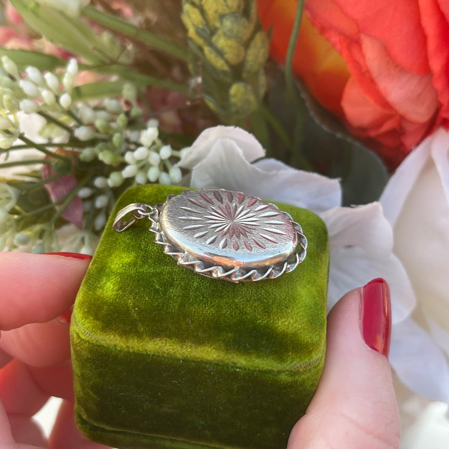 Vintage Silver 70s Victoriana Revival Locket Pendant Necklace