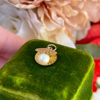Vintage 9ct Gold Clam Shell Pearl Charm 3d Ocean 0.9g