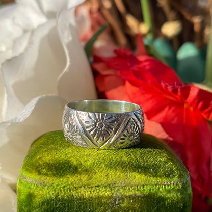 Vintage Sterling Silver Floral Chevron Engraved Thick Band Ring 10mm 1973 T