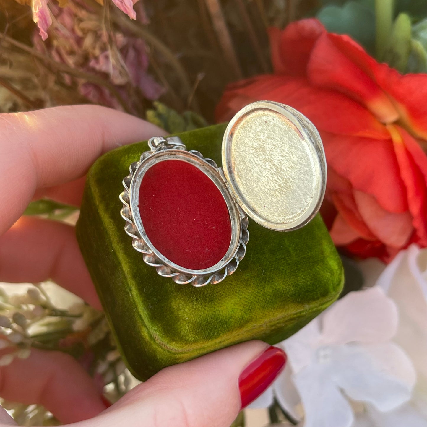 Vintage Silver 70s Victoriana Revival Locket Pendant Necklace