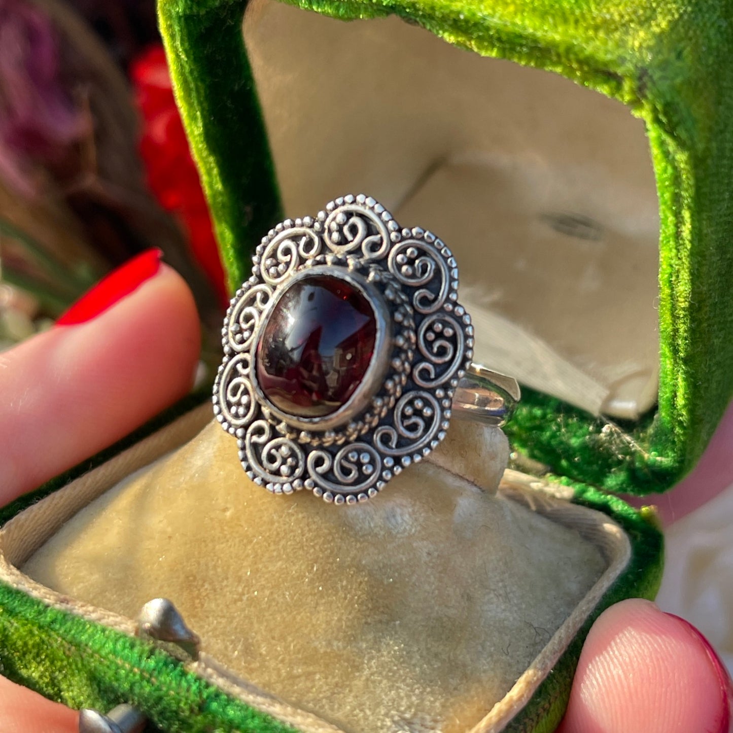 Sterling Silver Ornate Garnet Red Stone Ring Q