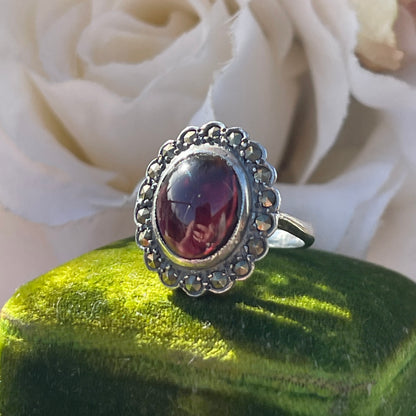 Art Deco Sterling Silver Cabochon Red Glass ring Marcasite Oval N 5g
