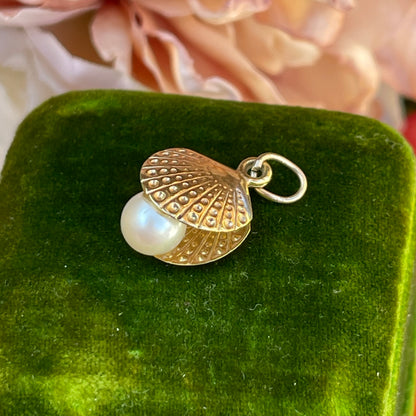 Vintage 9ct Gold Clam Shell Pearl Charm 3d Ocean 0.9g