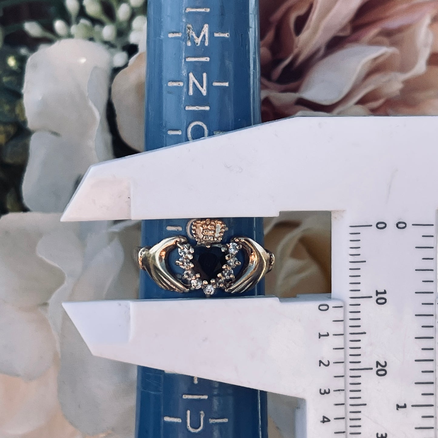 Vintage 9ct Gold Claddagh Ring heart hands Crown Sapphire Q R 2g