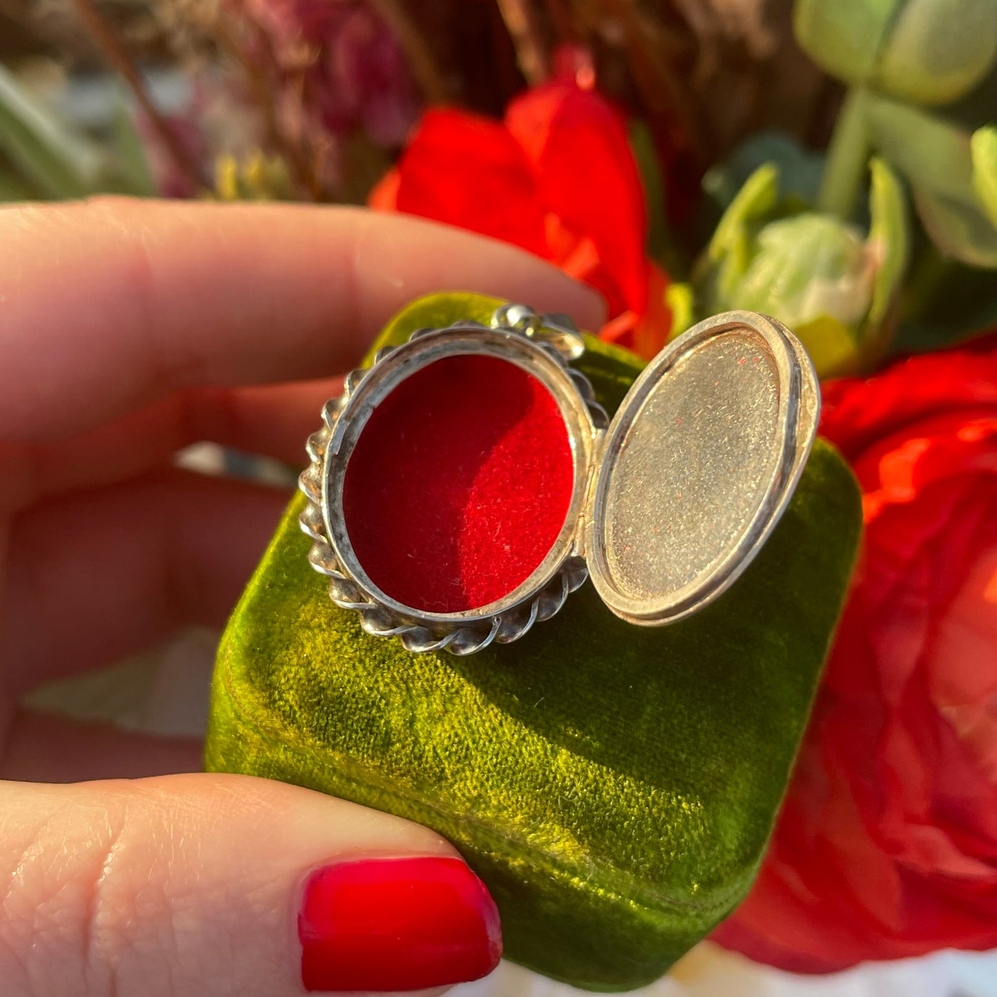 Vintage Silver 70s Victoriana Revival Locket Pendant Necklace