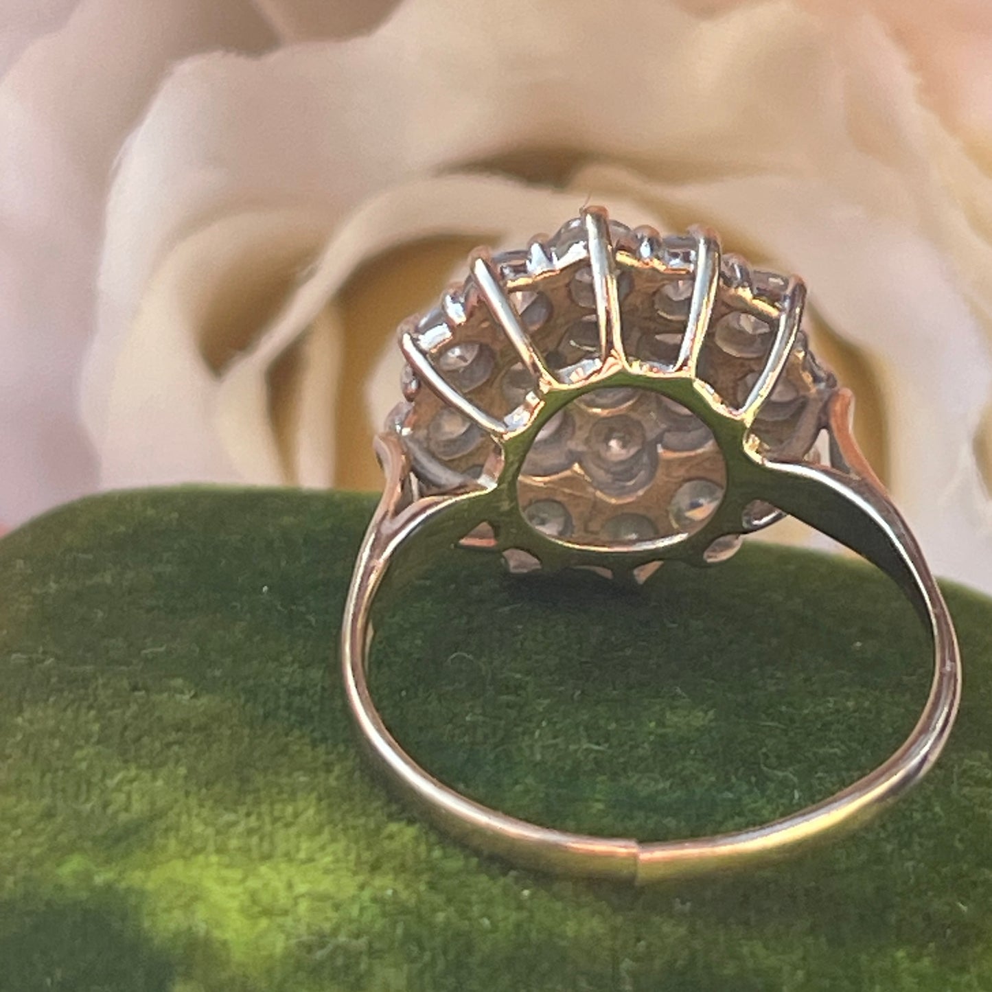 9ct Gold Ring Cluster Flower Ring White Stone Cubic Zirconia Yellow Gold P 4g