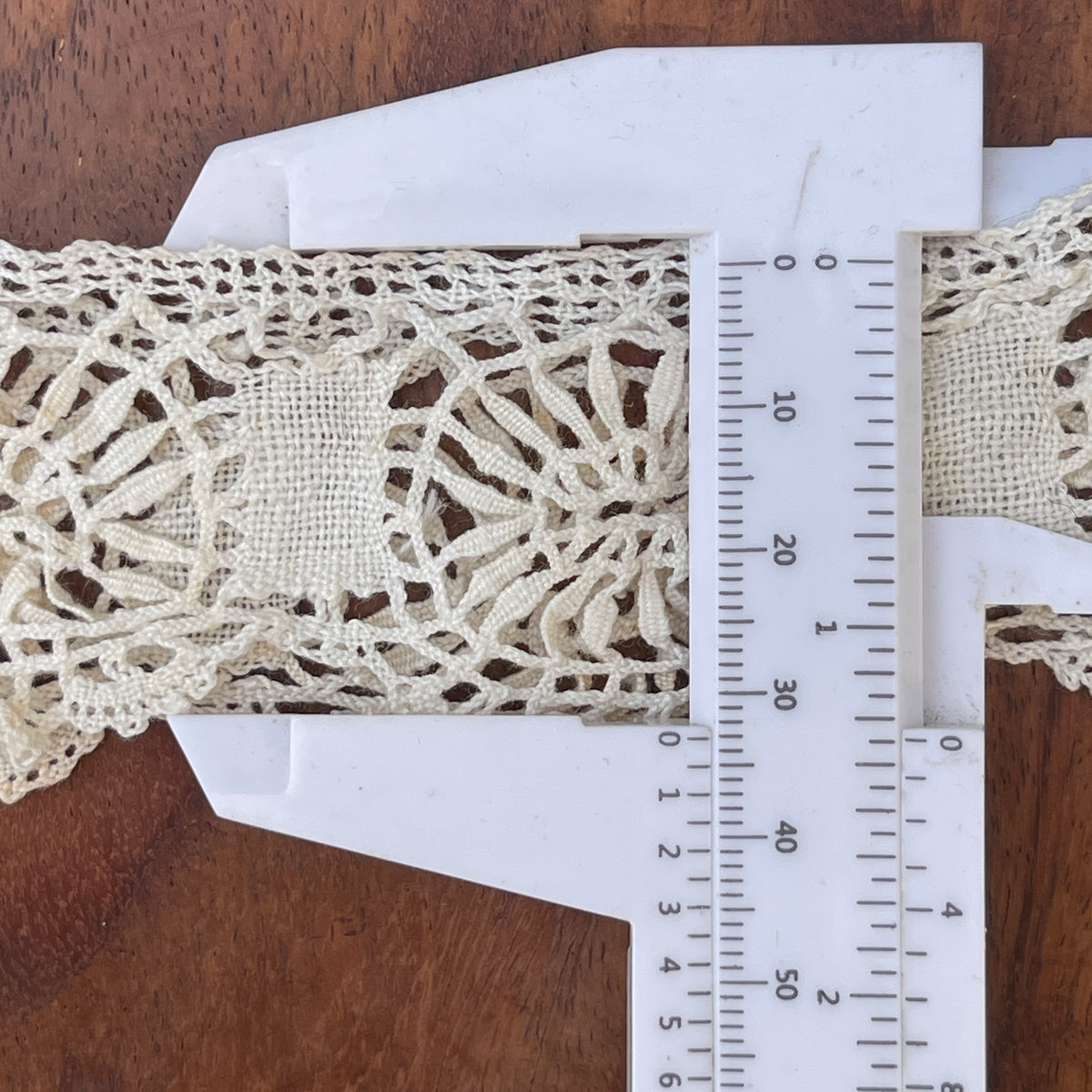 Unreleased: Antique Victorian Cream Hand Crocheted Lace Wheel & Scallop