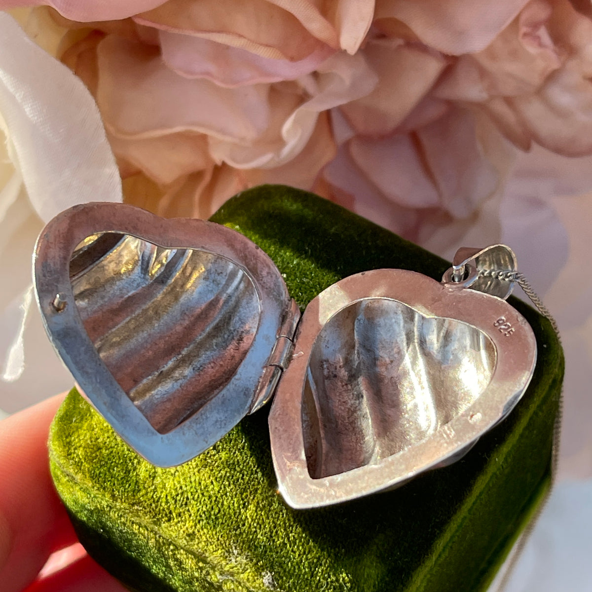Vintage Sterling Silver Fluted Puffy Heart Locket