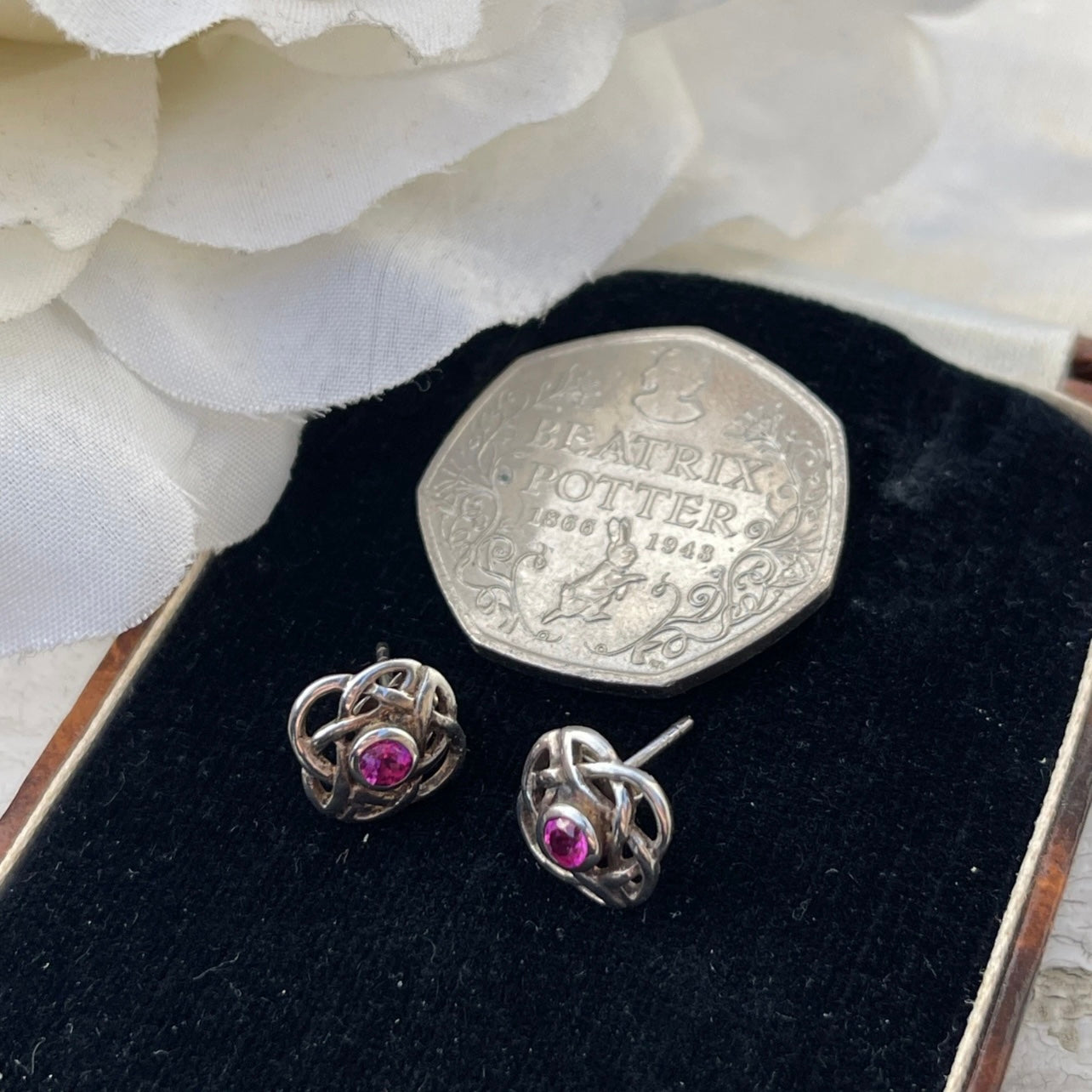 Vintage Sterling Silver Celtic Knot Ruby Stud earrings 1.8g