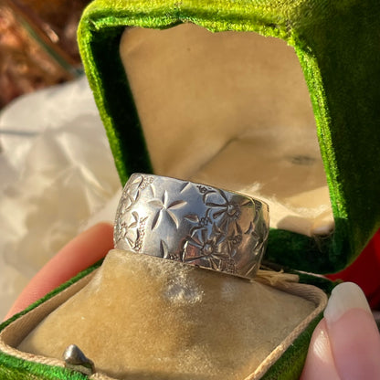Vintage Sterling Silver Floral Star Engraved Thick Band Ring 12mm 1973 U-V