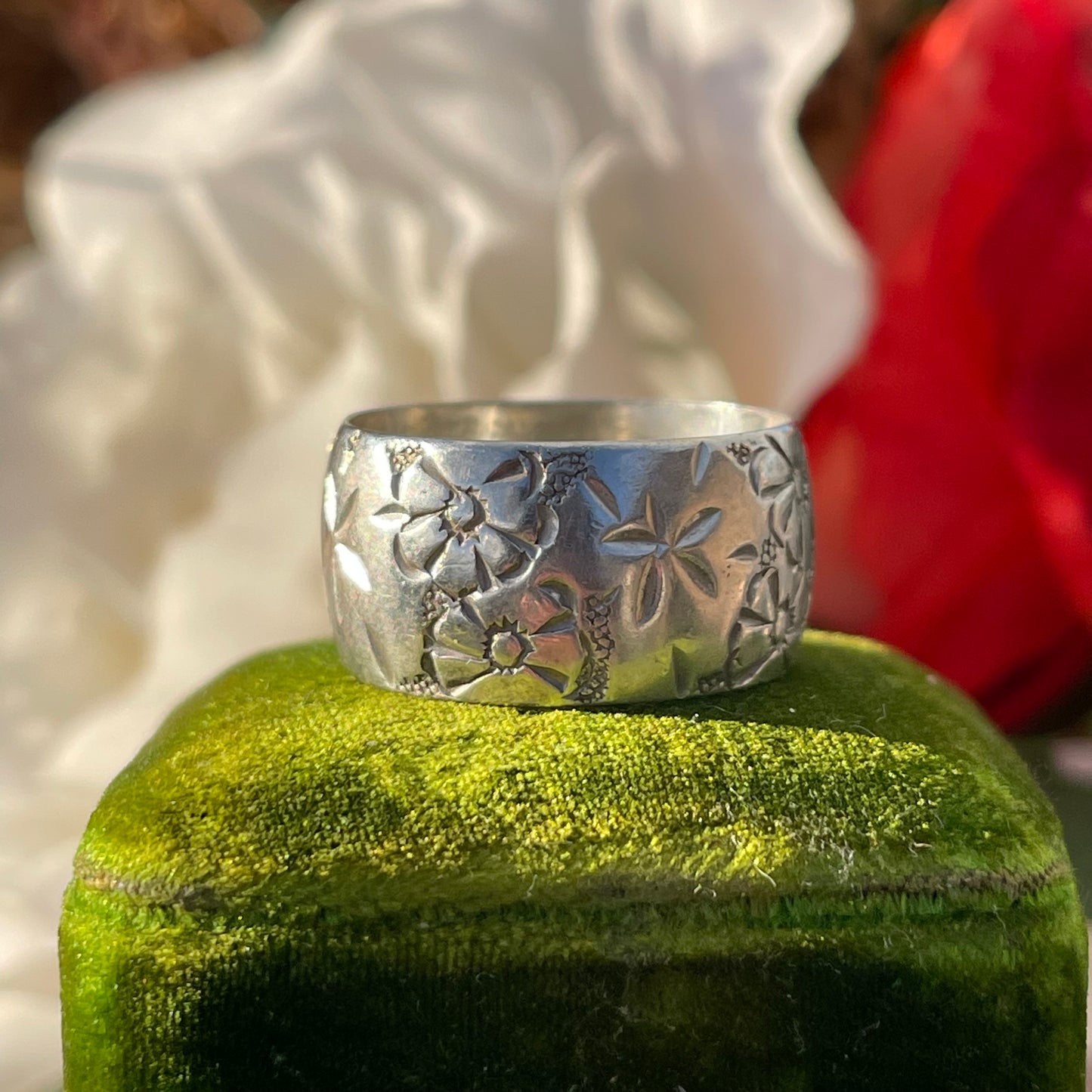 Vintage Sterling Silver Floral Star Engraved Thick Band Ring 12mm 1973 U-V