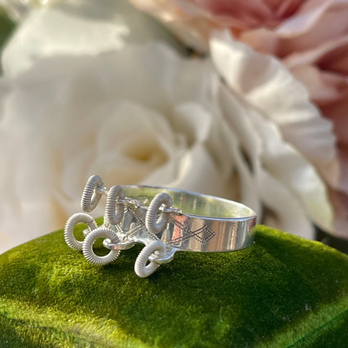 Vintage 60s Swedish Sterling Silver Modernist Loops Etched Sami Ring S 3.2g