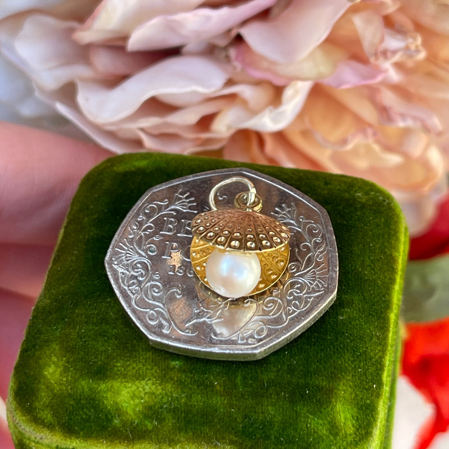 Vintage 9ct Gold Clam Shell Pearl Charm 3d Ocean 0.9g