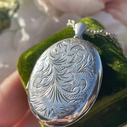 Vintage 1978 Sterling Silver Traditional Filigree Oval Locket 1.5” 38mm 17g