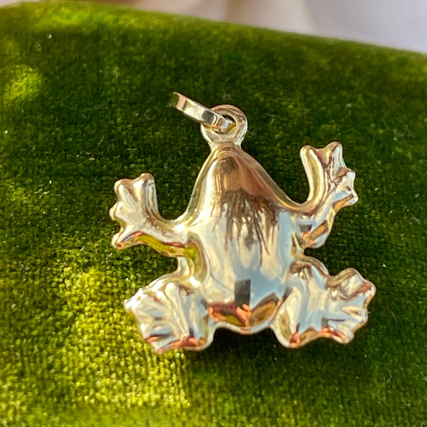Vintage 9ct Yellow Gold Enamel Frog Charm Puffed 3d
