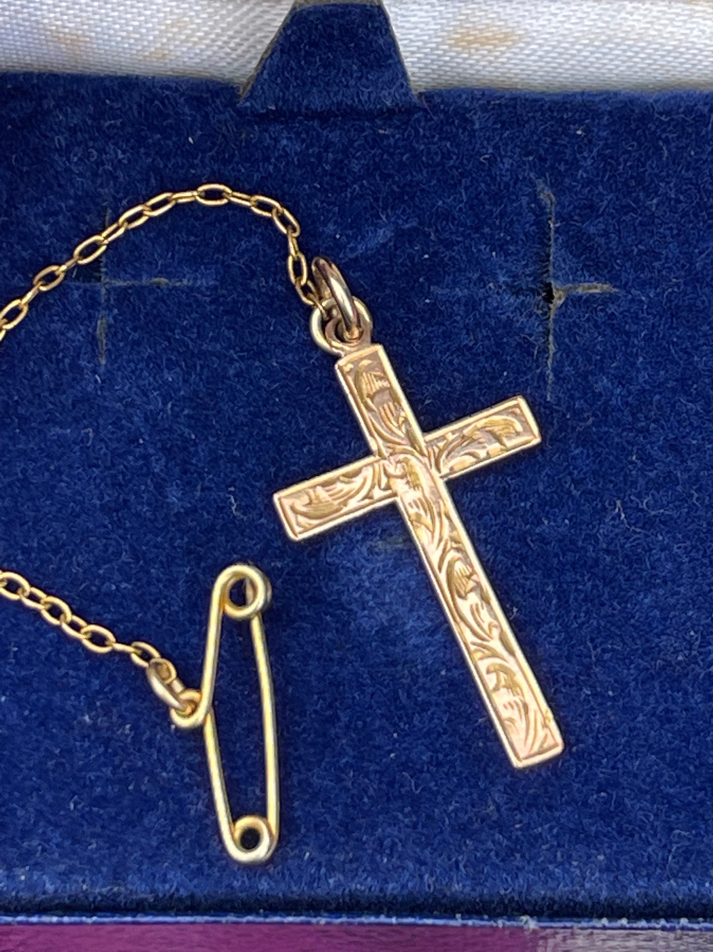 Antique Victorian 9ct Gold Engraved Cross Pendant