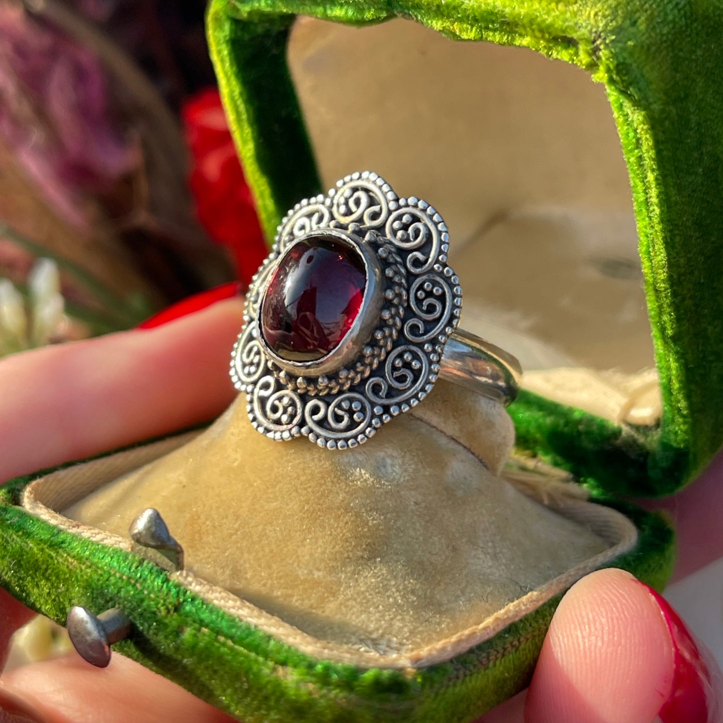 Sterling Silver Ornate Garnet Red Stone Ring Q