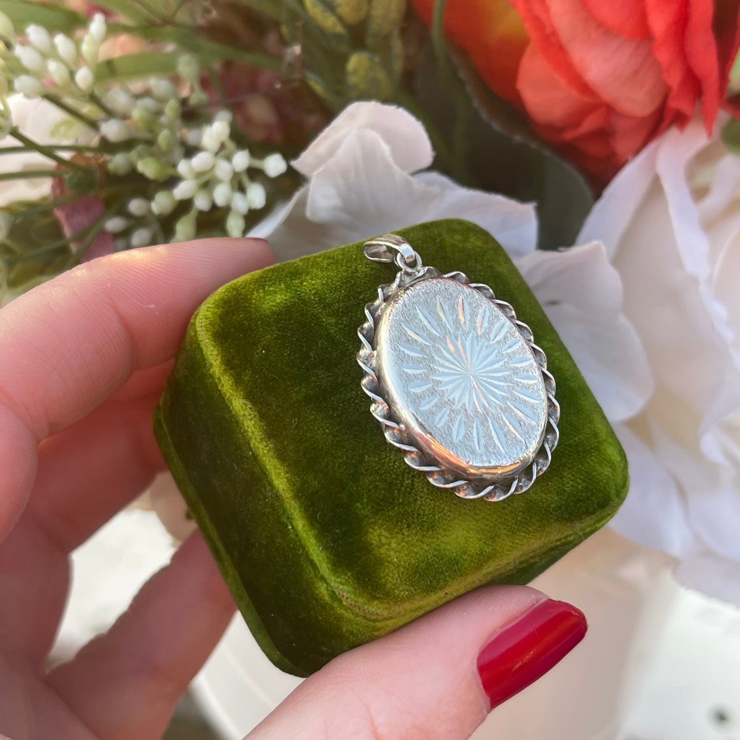 Vintage Silver 70s Victoriana Revival Locket Pendant Necklace