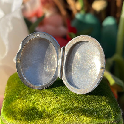 Vintage Sterling Silver Filigree Engraved Locket Ring N