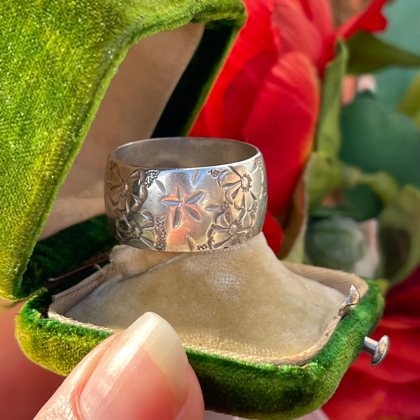 Vintage Sterling Silver Floral Star Engraved Thick Band Ring 12mm 1973 U-V