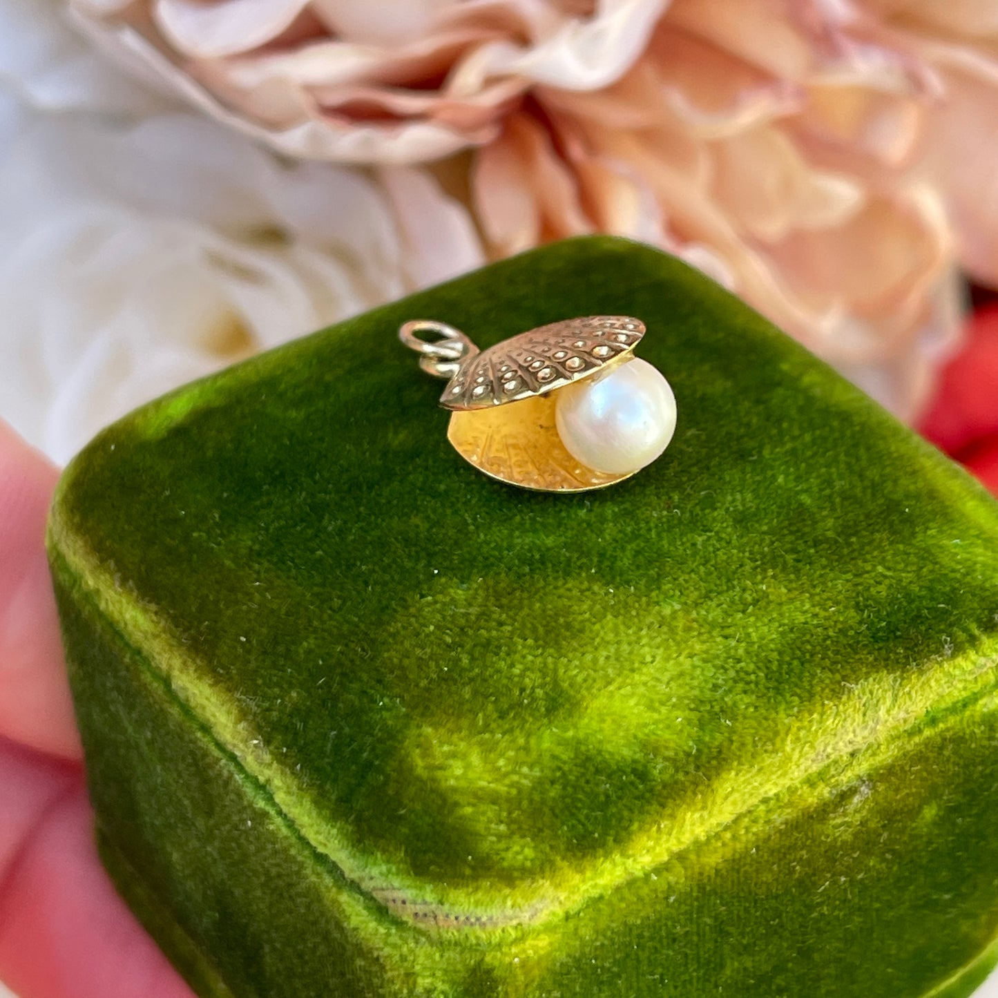 Vintage 9ct Gold Clam Shell Pearl Charm 3d Ocean 0.9g