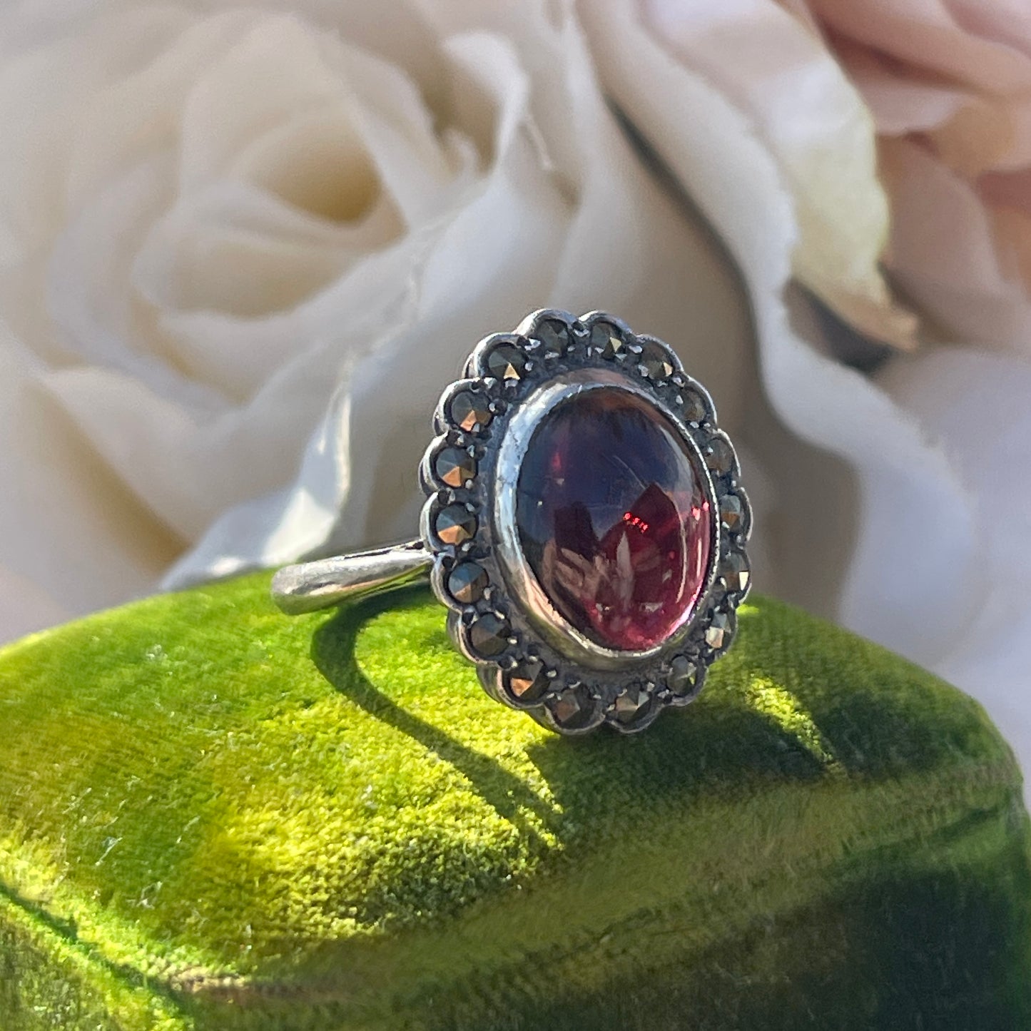 Art Deco Sterling Silver Cabochon Red Glass ring Marcasite Oval N 5g
