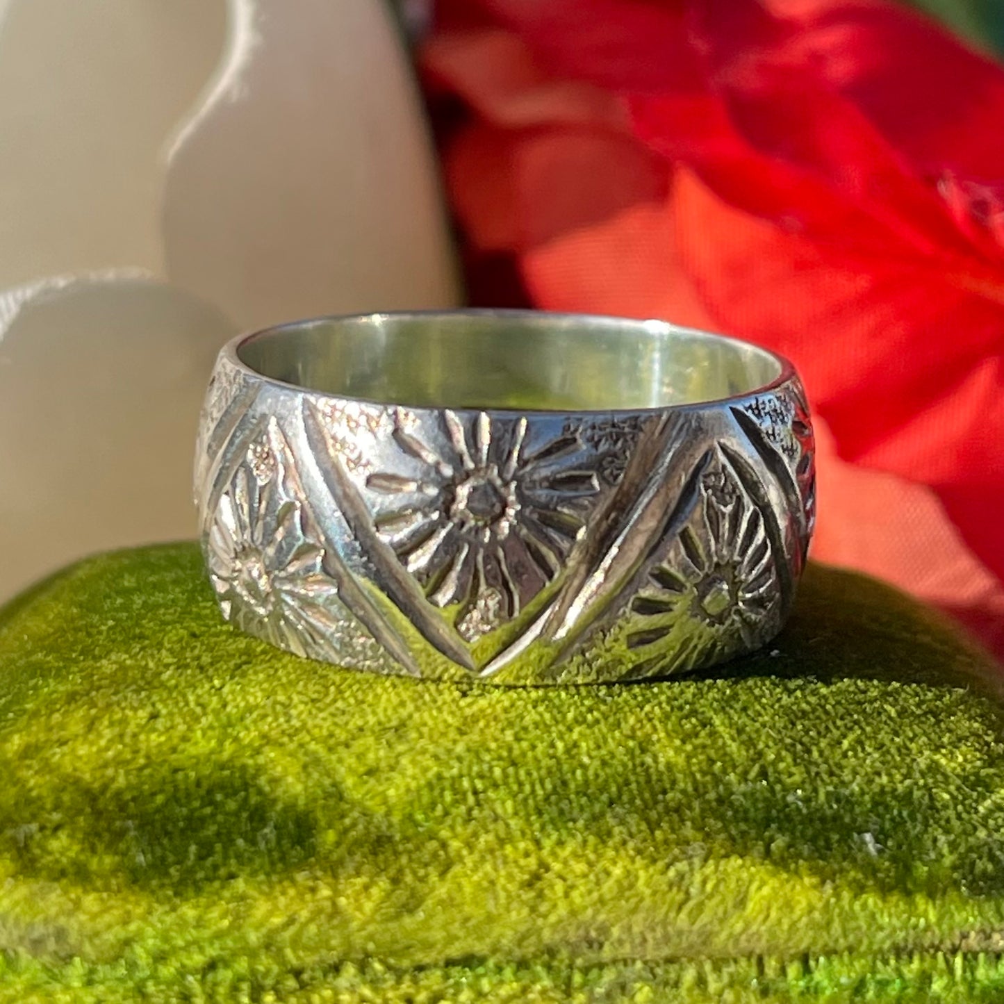 Vintage Sterling Silver Floral Chevron Engraved Thick Band Ring 10mm 1973 T