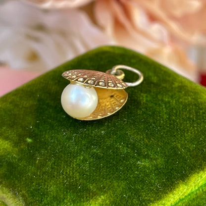 Vintage 9ct Gold Clam Shell Pearl Charm 3d Ocean 0.9g