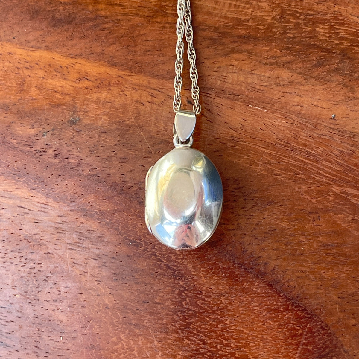 Unreleased: Vintage Sterling Silver Small Mother Of Pearl Locket