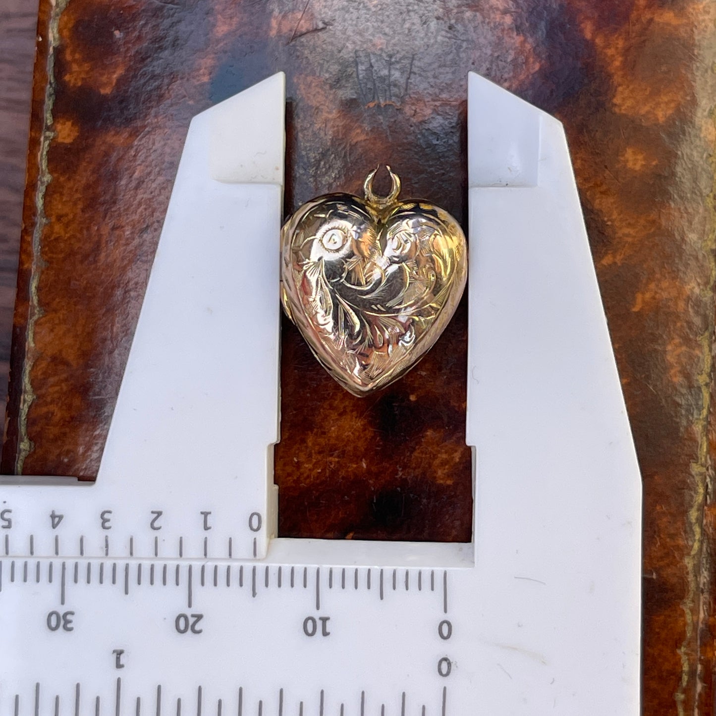 Antique Victorian 9ct Rolled Gold Heart Engraved Locket Pendant Yellow Puffy 1890 1.5g