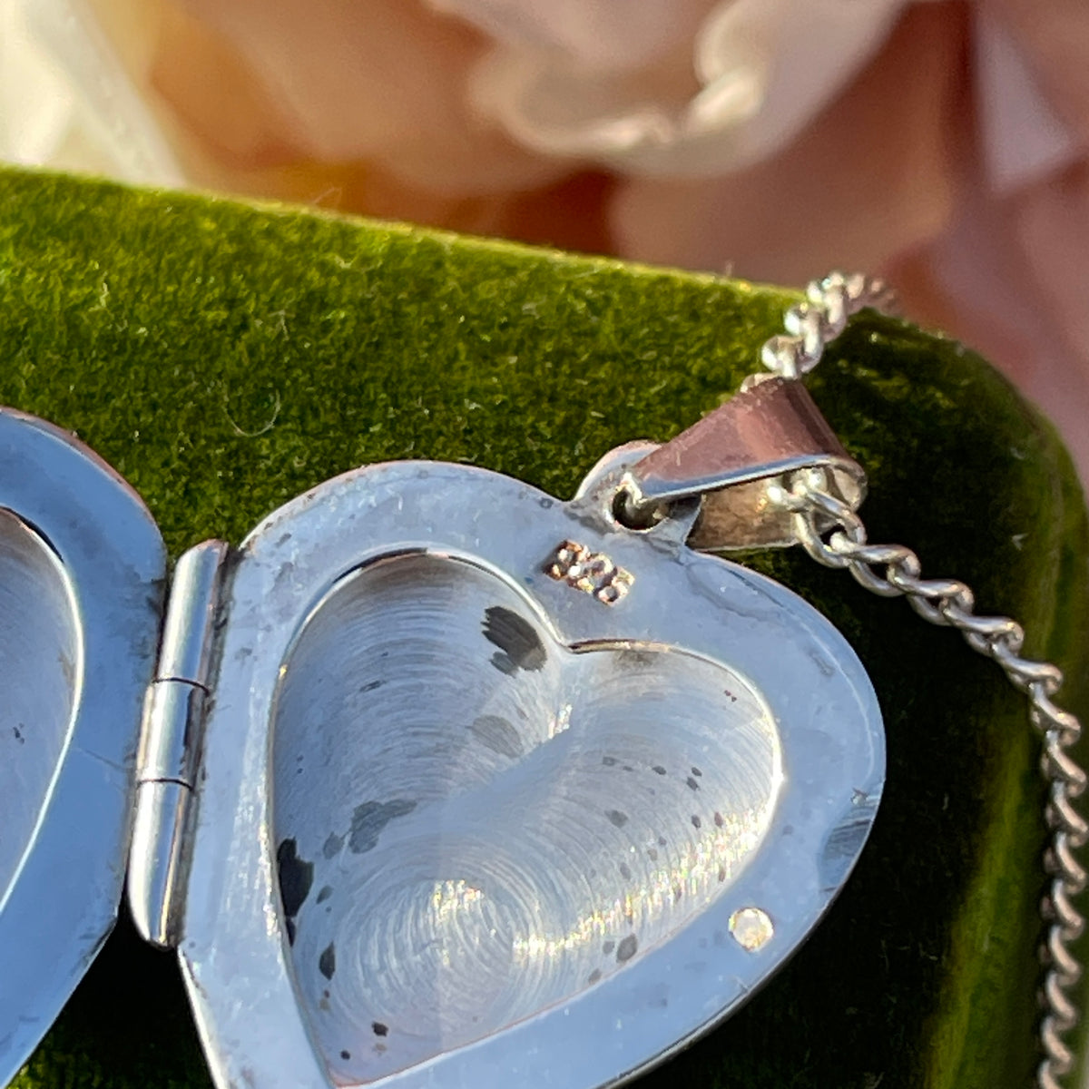 Vintage Sterling Silver Mother Of Pearl Heart Locket