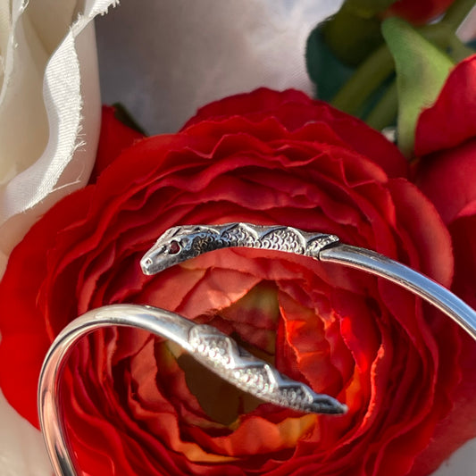 Vintage Sterling Silver Fine Snake Bangle Garnet Eyes 6.5g