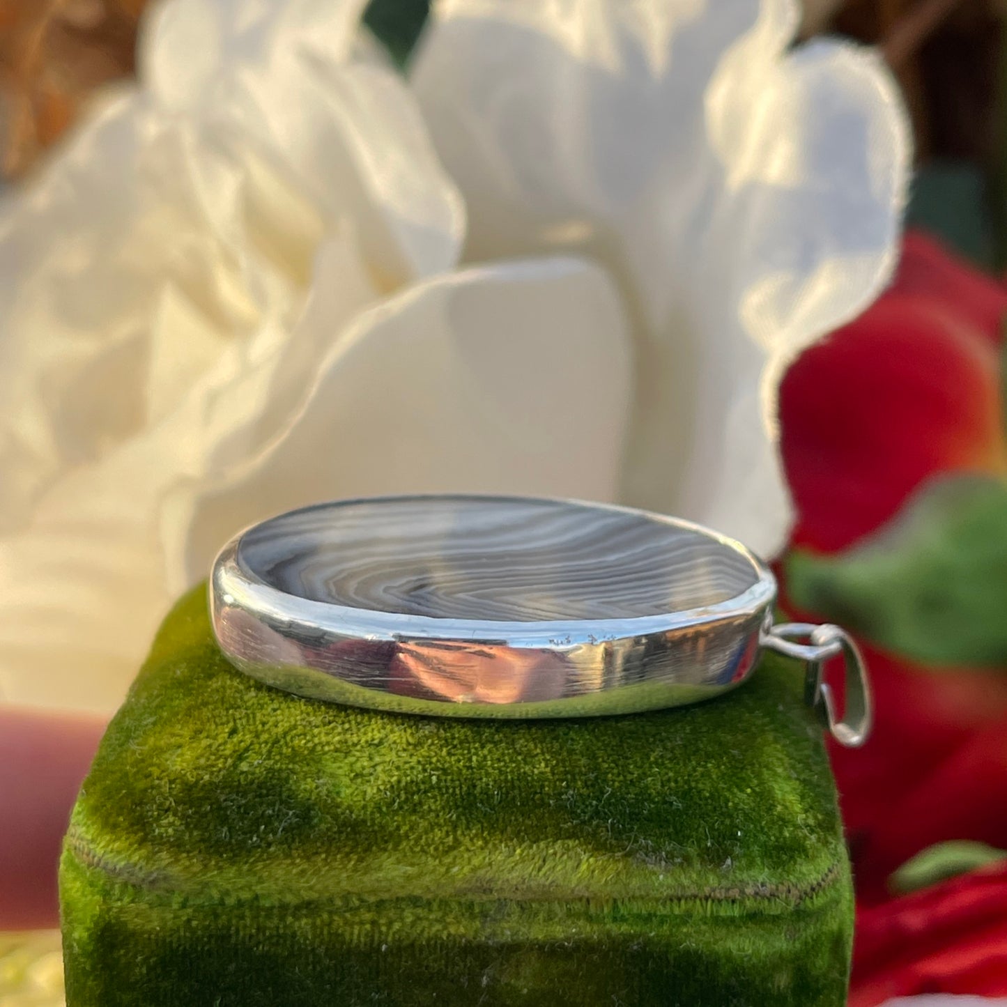 Vintage Silver 70s Crystal Agate Oval Necklace