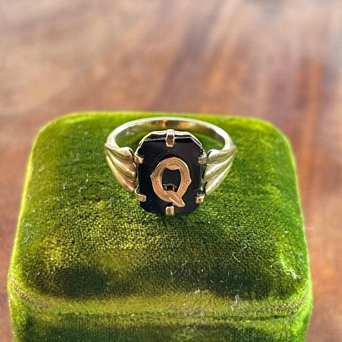 Unreleased: Antique Late Victorian Rolled Gold Q Initial Ring M