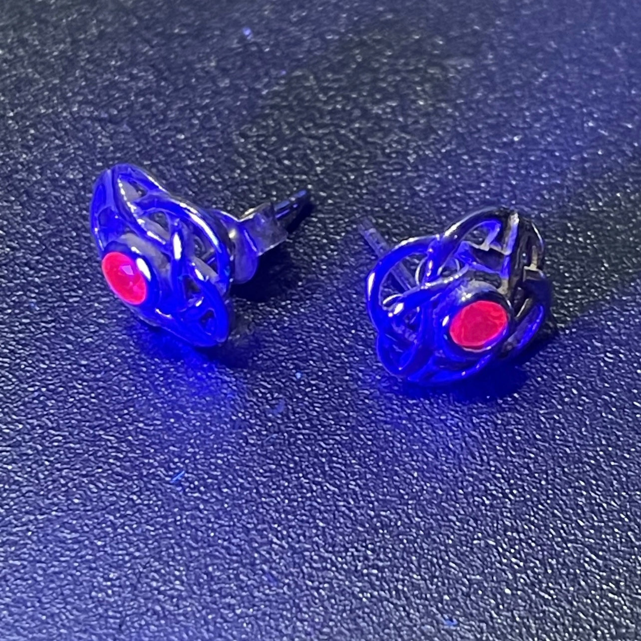 Vintage Sterling Silver Celtic Knot Ruby Stud earrings 1.8g