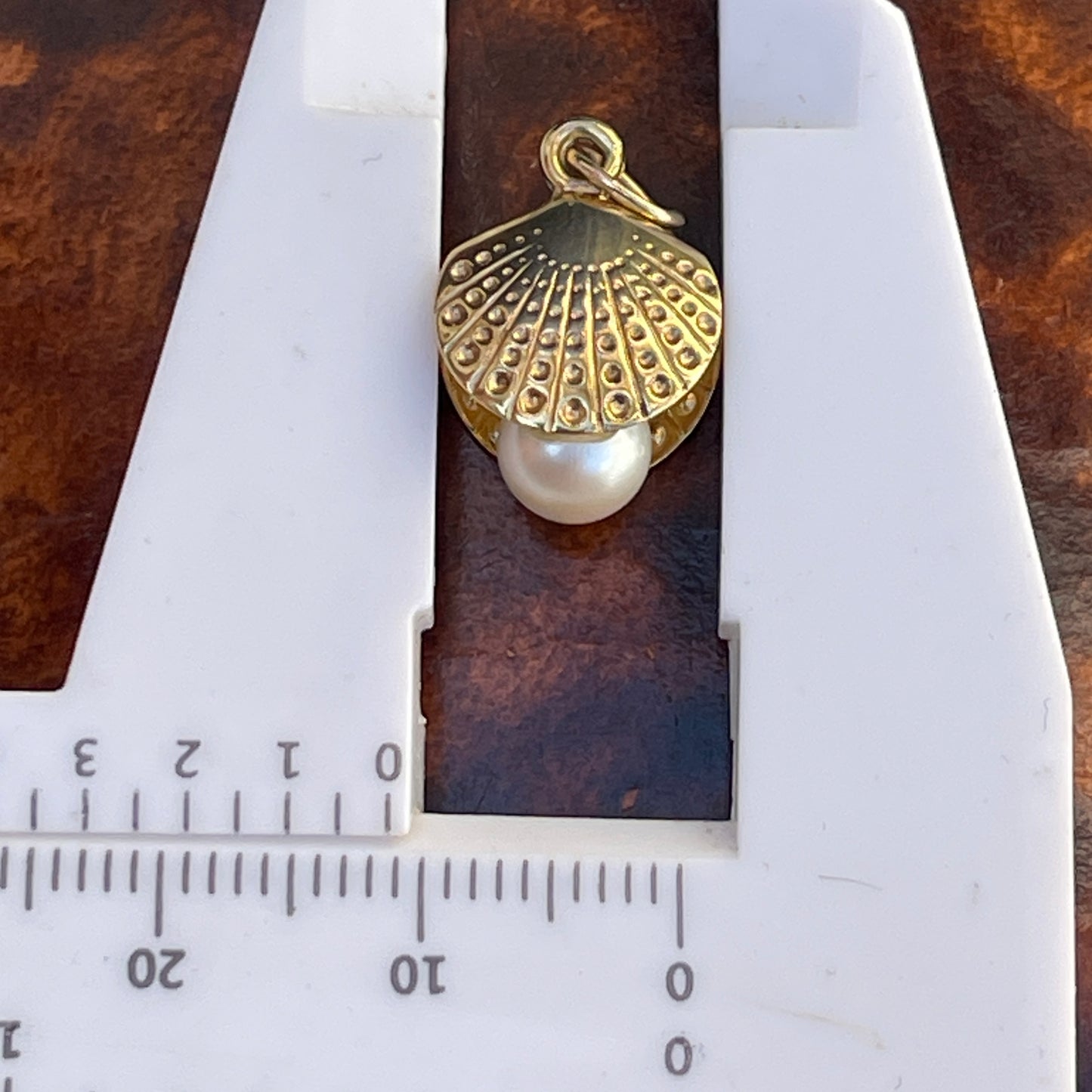 Vintage 9ct Gold Clam Shell Pearl Charm 3d Ocean 0.9g