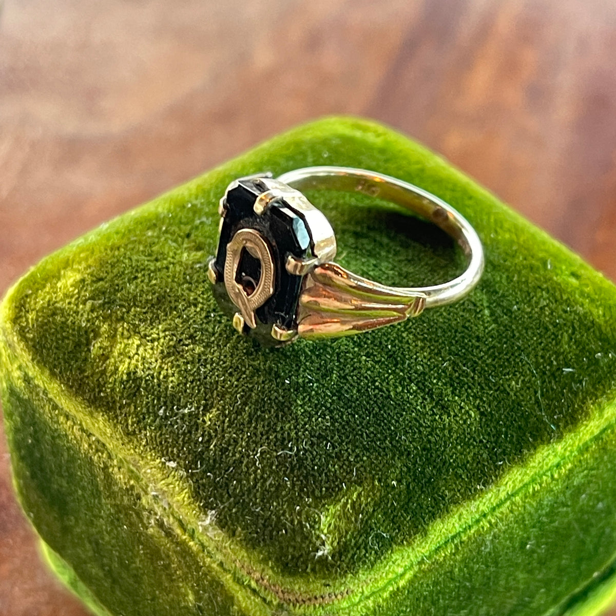 Unreleased: Antique Late Victorian Rolled Gold Q Initial Ring M