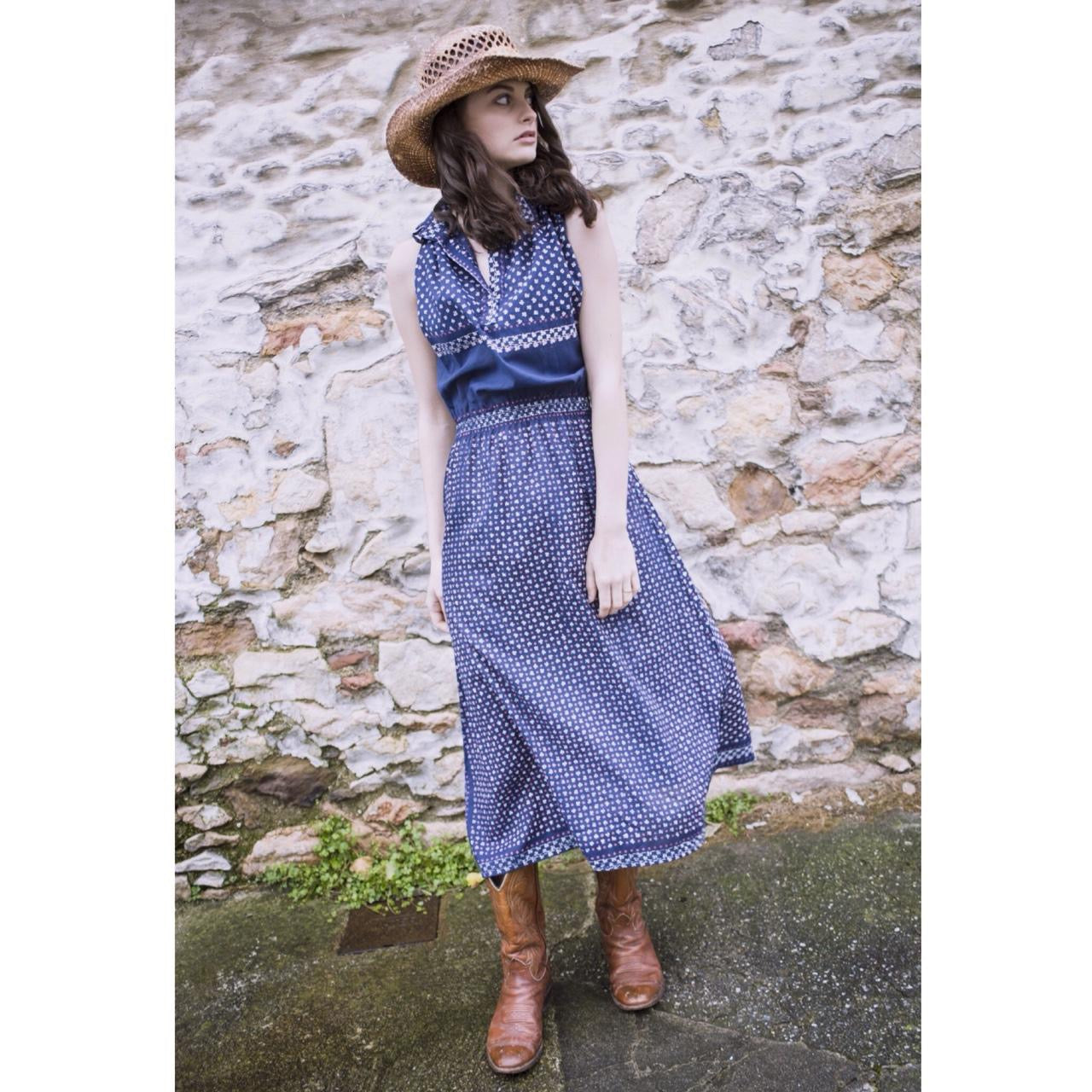 Vintage midi/maxi dress in blue western ditsy print with ruched sleeve