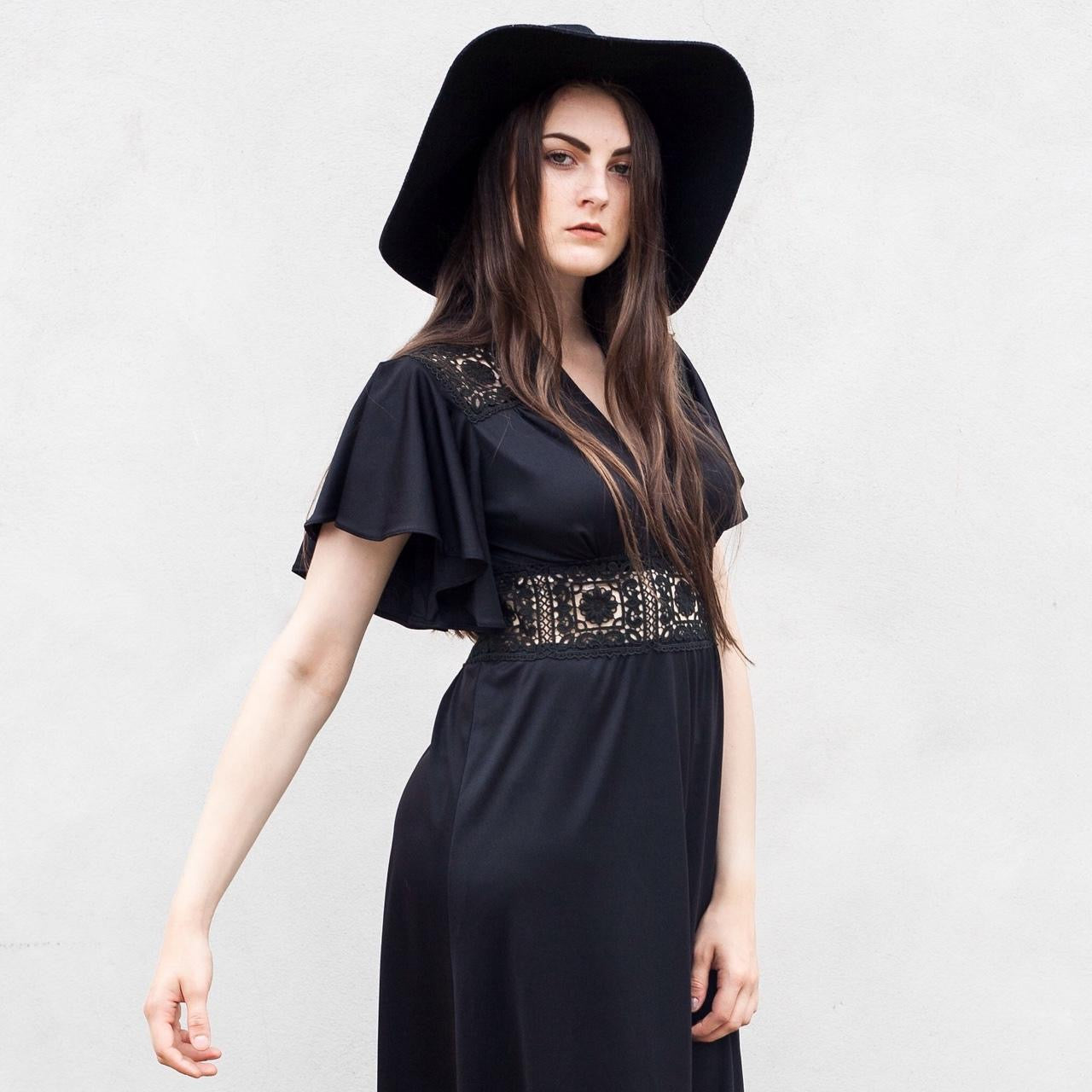 THE BLACK CROCHET ANGEL