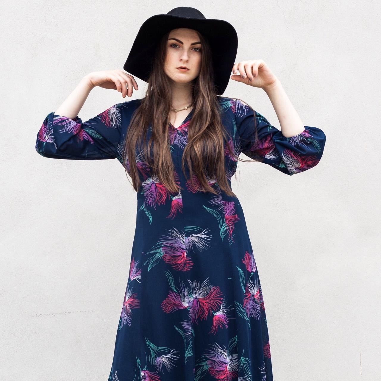 THE FEATHER BOUQUET Vintage 70s 1970s feather print maxi dress