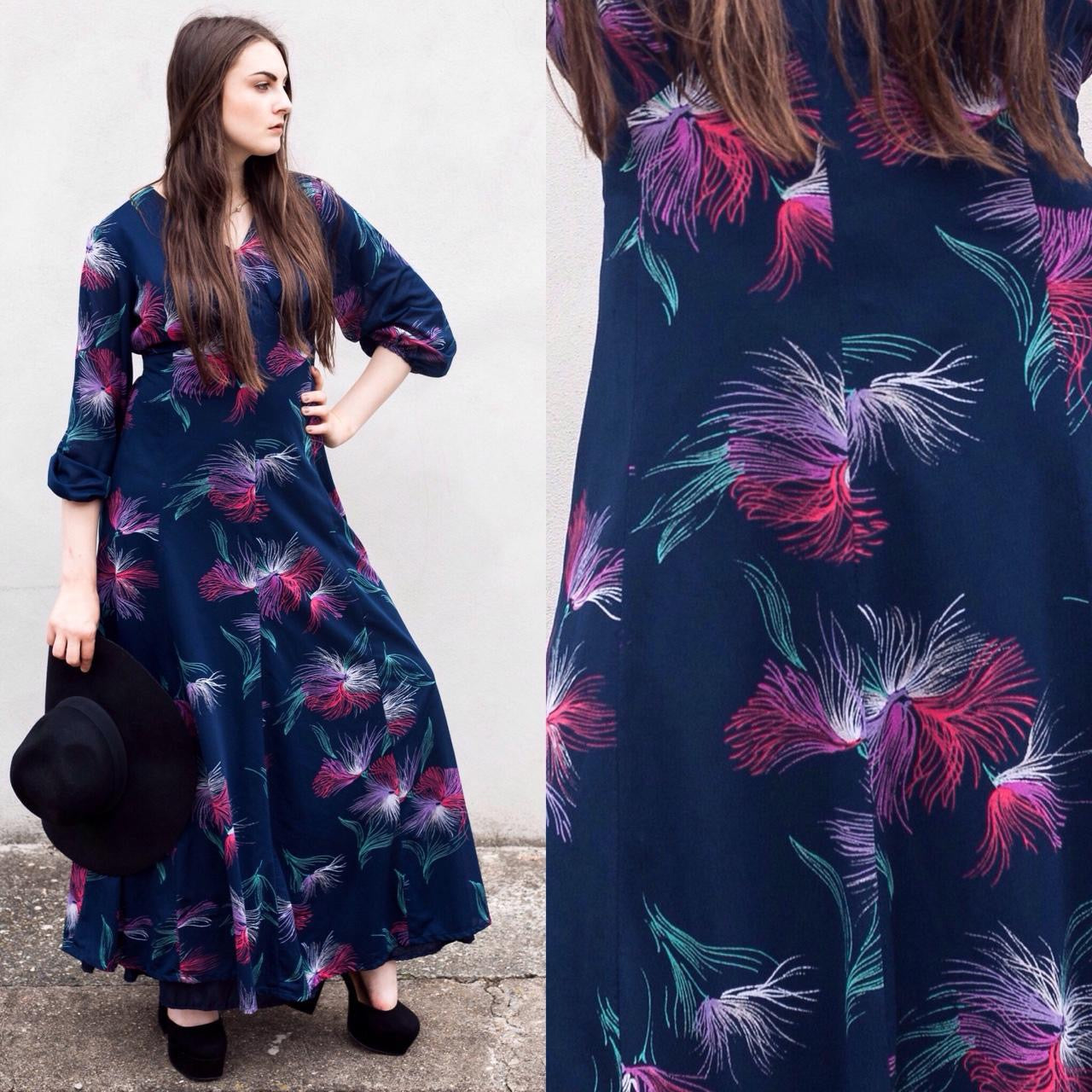 THE FEATHER BOUQUET Vintage 70s 1970s feather print maxi dress