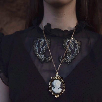 Vintage 60s Large Cameo Pendant Necklace