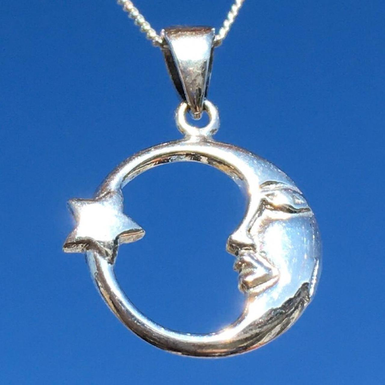 THE MOON & SHOOTING STAR